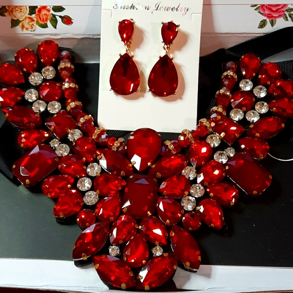 Jewelry - Fashion jewelry set red choker and earrings